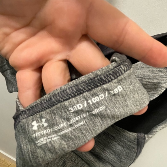 Under Armor Sports Bra - Picture 3 of 3
